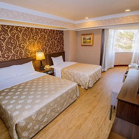Hamilton Hotel Taichung Bagian luar foto