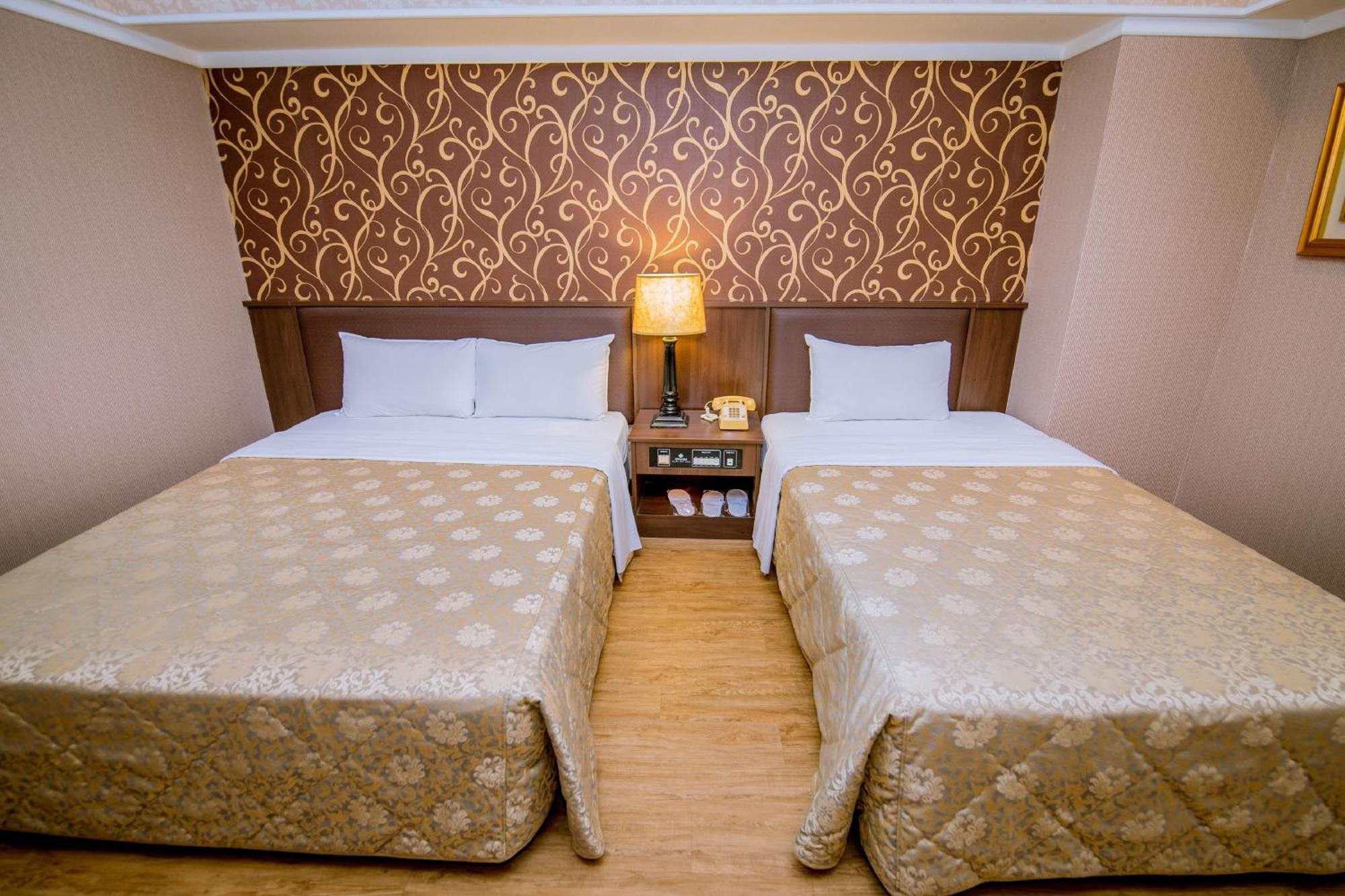 Hamilton Hotel Taichung Bagian luar foto