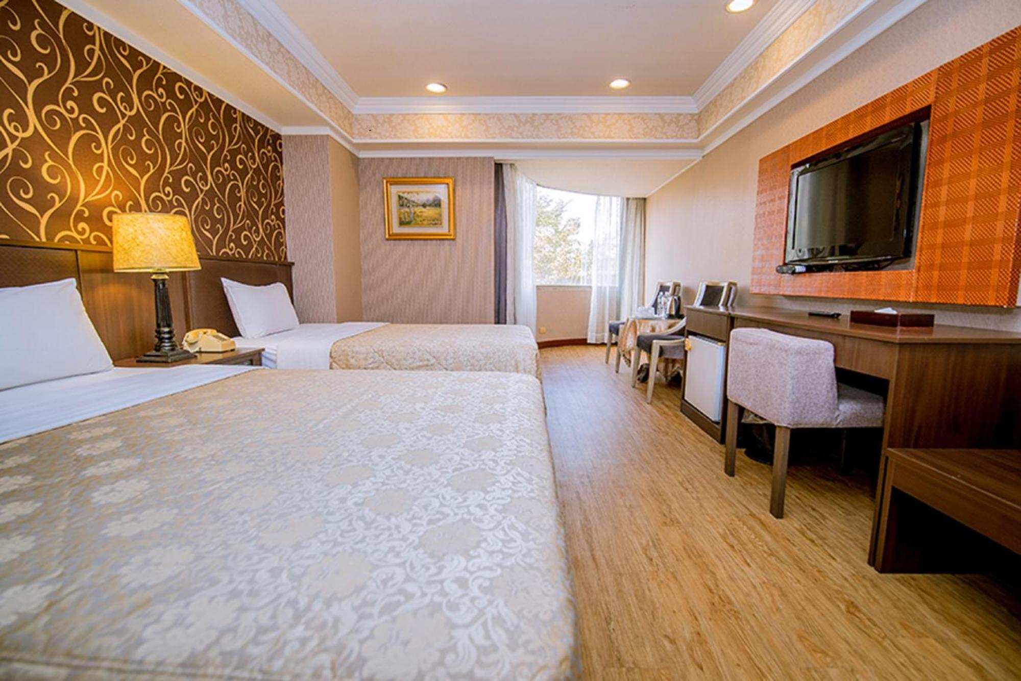 Hamilton Hotel Taichung Bagian luar foto
