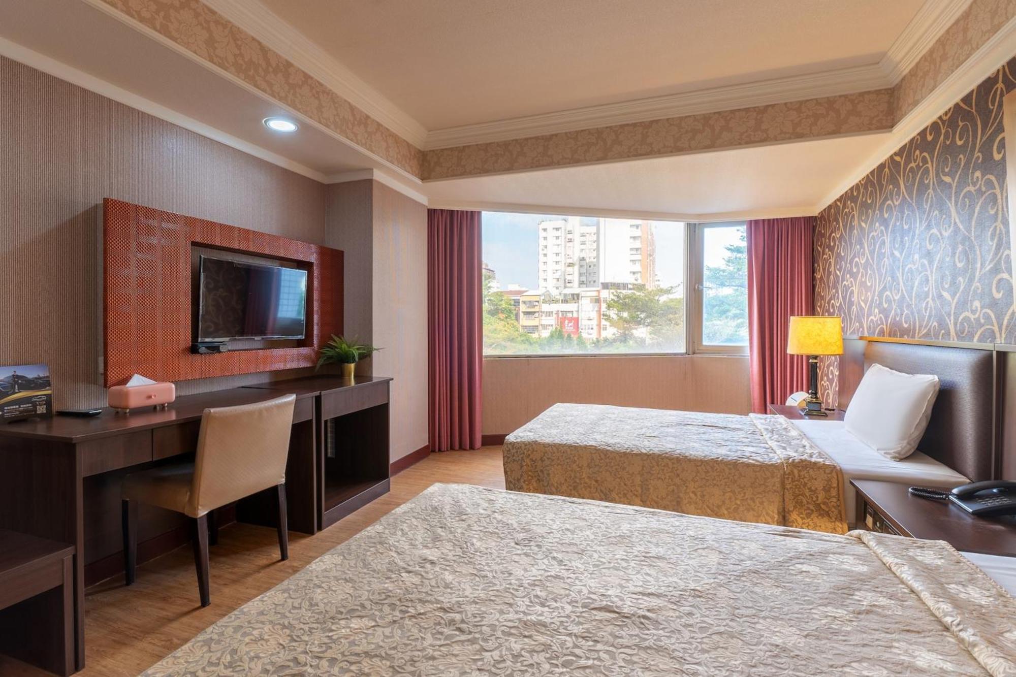 Hamilton Hotel Taichung Bagian luar foto
