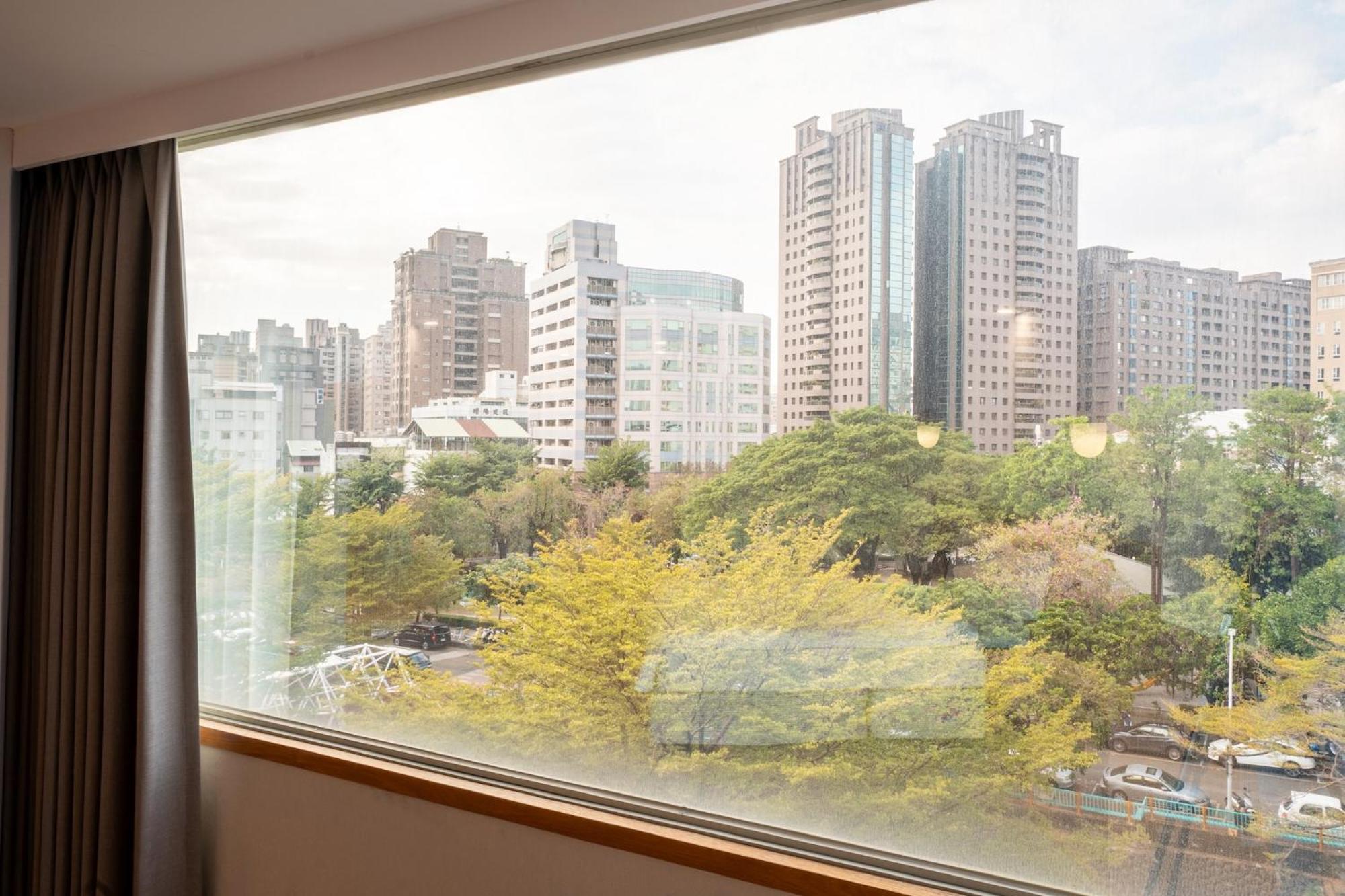 Hamilton Hotel Taichung Bagian luar foto